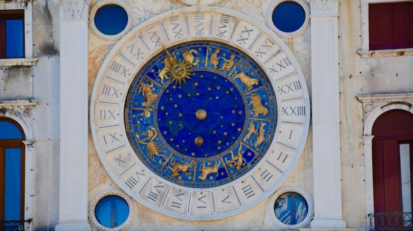 Богатство и успех: каким знакам зодиака февраль подготовил "сладкую жизнь"