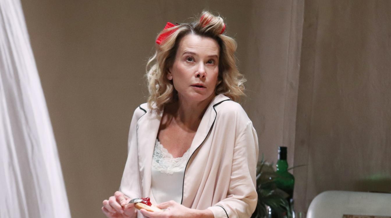 Высоцкая публично отреклась от России