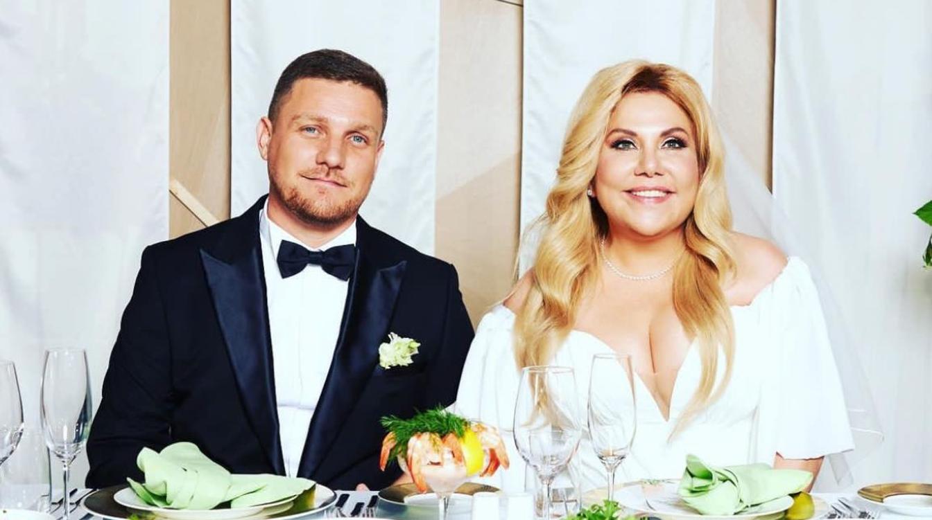 Стало известно о беременности 52-летней актрисы Федункив