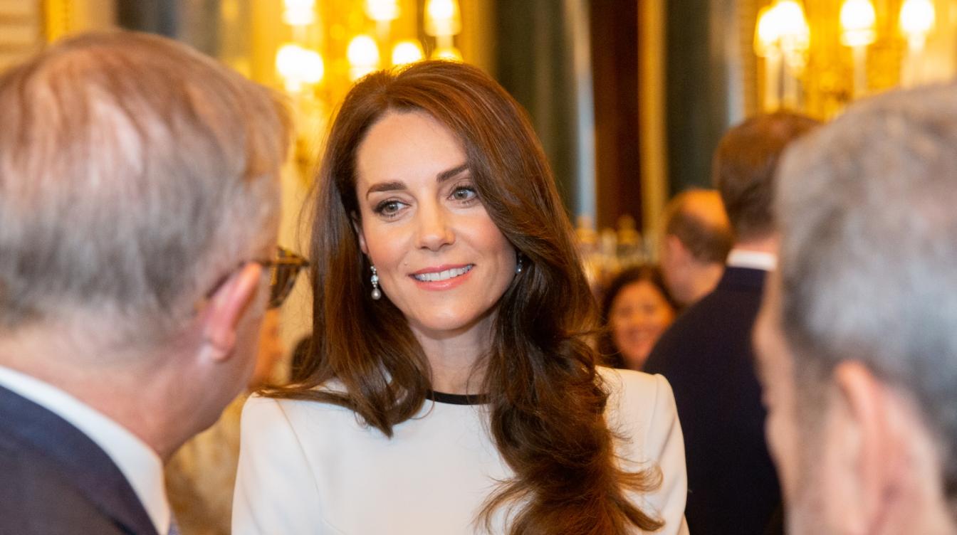 Онкобольная Миддлтон вышла в свет и грубо нарушила королевский протокол