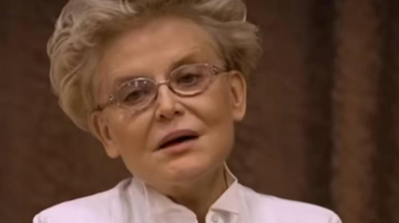 Елена Малышева устроила истерику на публике 