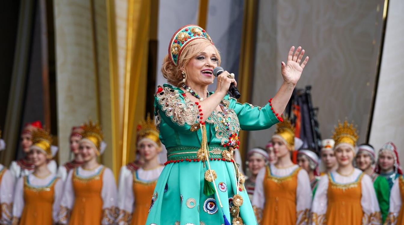 Стало известно, сколько Кадышева получит за концерт в "Лужниках"