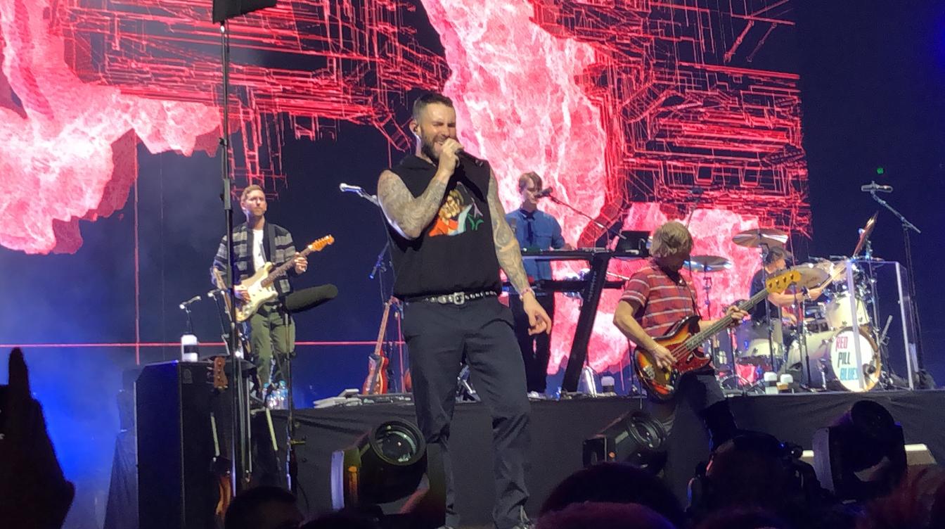 Известного артиста обвинили в избиении жены и приставании к подросткам