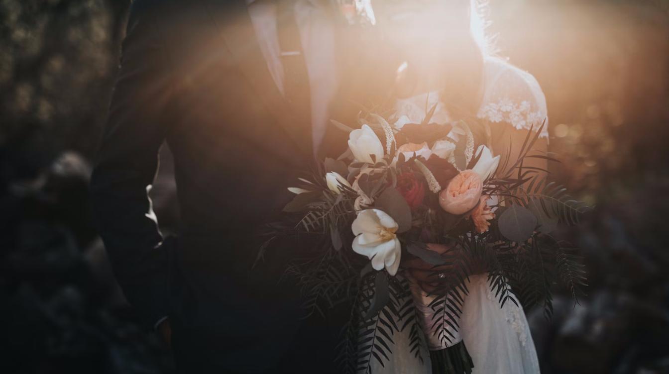 Бывший тесть напал на известную певицу и побил ее на свадьбе