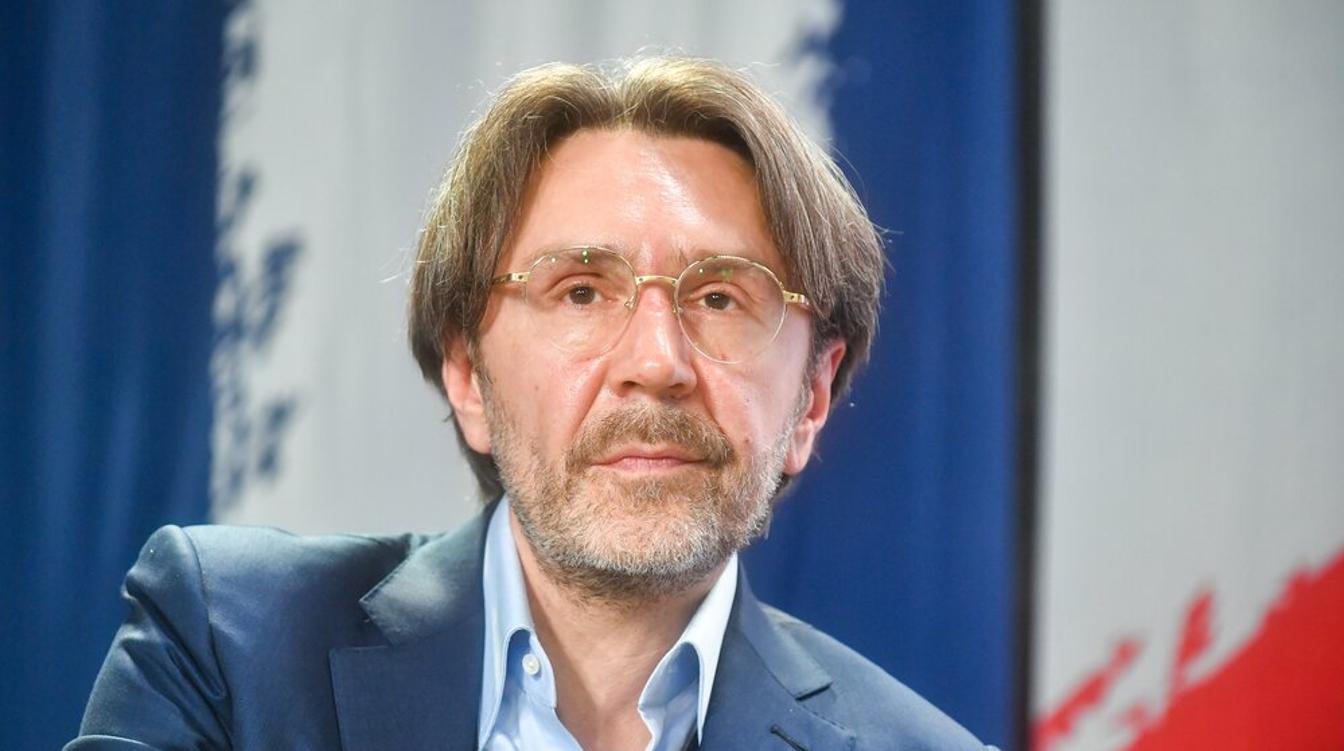 Шнуров рассказал об отказе от телевизора и новостей